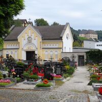 Schloss Steyregg (vom Friedhof aus gesehen)