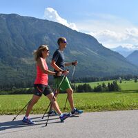 Sommersbergseestraße mit Dachstein