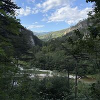 Tiefblick zur Schwarza und Rückblick zum Höllental-Eingang