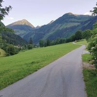 Entlang dem Ahornweg ins Obertal