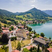 Schliersee Ort mit Kirche