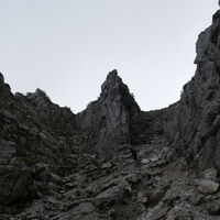 wir steigen den Weg 645 nordseitig ab - die steilste Stelle des Steiges