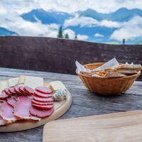 Almjause mit Ausblick auf der Katzsteinalm genießen