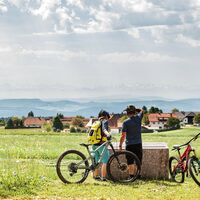 Pause an der Panoramatafel, Wanderparkplatz Strittmatt Wenni