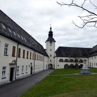 Die Benediktinerabtei Michaelbeuern beherbergt auch eine Schule.