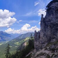 Rückblick (hinten das Sengsengebirge mit Hoher Nock