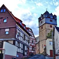 Fronhausen, Chorturmkirche aus  dem 12. Jahrhundert
