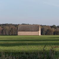 Scheune auf dem Feld
