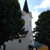 netter kleiner Rastplatz an der Kirche in Schiefling