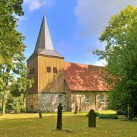 Seitenansicht der Gangolf-Kirche in Oerel