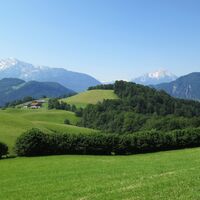 Auf dem Hügel im Vordergrund wurden wichtige Szenen von "Sound of Music" gedreht.
