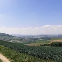 Hegaupanorama mit Hohenstoffeln und Hohenhewen