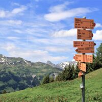 Sassauna Trail mit Blick auf den Vilan