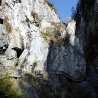 In der Kitzlochklamm, rechts der Klettersteig.