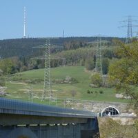 ICE-Brücke mit Tunneleingang