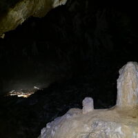 Stalagmitenformationen - diese fielen der Plünderung nicht zum Opfer, vermutlich zu groß und zu schwer