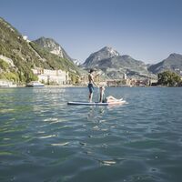 Mit dem SUP auf den Gewässern von Riva del Garda