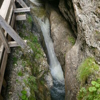 stufenweise sucht sich das Wasser seinen Weg ins Tal