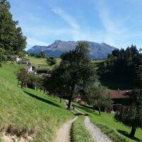 Weg von Marentes nach Lutt, im Hintergrund das Hochjoch