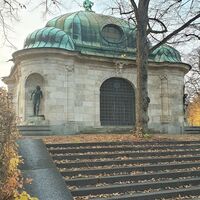 Hubertus Fountain at the Waisenhausstraße