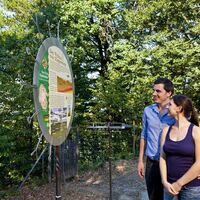 Interessierte Wanderer am GeoTrail