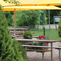 Forellenzentrum Naroda - Sitzplätze im Freien