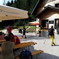 Der Gastgarten der Bosruckhütte. Einkehren lohnt sich!