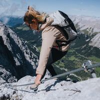 Wanderin an Stahlversicherung
