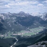 Beeindruckende Aussicht vom Gipfel des Hoberdeirer in Richtung Sappada und die Berge der Nordseite
