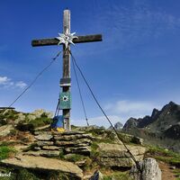 Eintragung ins Gipfelbuch des Straßkopfes (2401m).