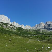 Das Amphitheater der Brentadolomiten im Val Ambiez