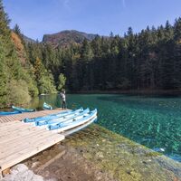 Der künstliche See beim Trilobit-Haus in Javorniški Rovt