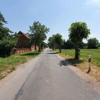 Altmarkrundkurs, Dorfeinfahrt in Beuster