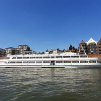 Fahrgastschiff Germania am Steiger in Rees