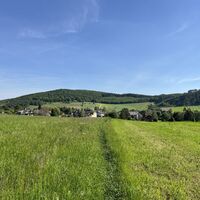 Hier bereits 'Tiefblick' in das kleine Wienerwald-Dorf Dornbach