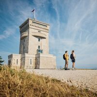 Denkmal für die Verteidiger des slowenischen Landes auf dem Cerje (522 m).
