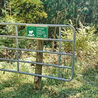 Die Tore können auch zu und versperrt sein