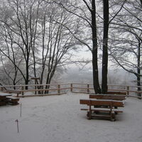 Winterliche Rast am Aussichtspunkt Hirschley
