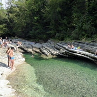 Im Sommer ist das Felsenbad ein beliebter Treffpunkt.