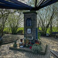 das Antoniuskreuz, beliebter Treffpunkt an der Grenze zur Stadt Niederkassel