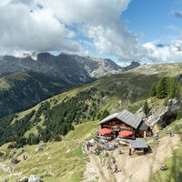 Refugio Sandro Pertini - Friedrich August Weg ©Archivio APT Val di Fassa