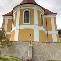 Gebetssäule vor der Wallfahrtskirche Rosenthal