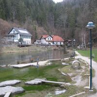 Myrafälle und Hausstein