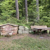 Neuhöfer Quelle, Leininger Klosterweg