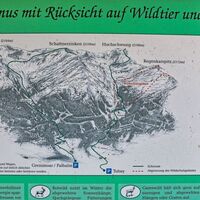Hinweistafel beim Parkplatz
