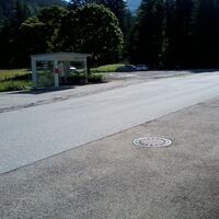Parkplatz &amp; Bushaltestelle