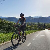 Den Hügel hinauf radeln
