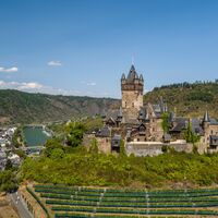 Über Cochem thront die Reichsburg der Stadt