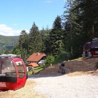 Gondeln beim alten Lifthisli am Kernhof zur Rast