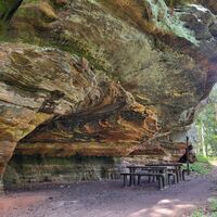 Geschützte Sitzgruppen an den Hettersbachfelsen